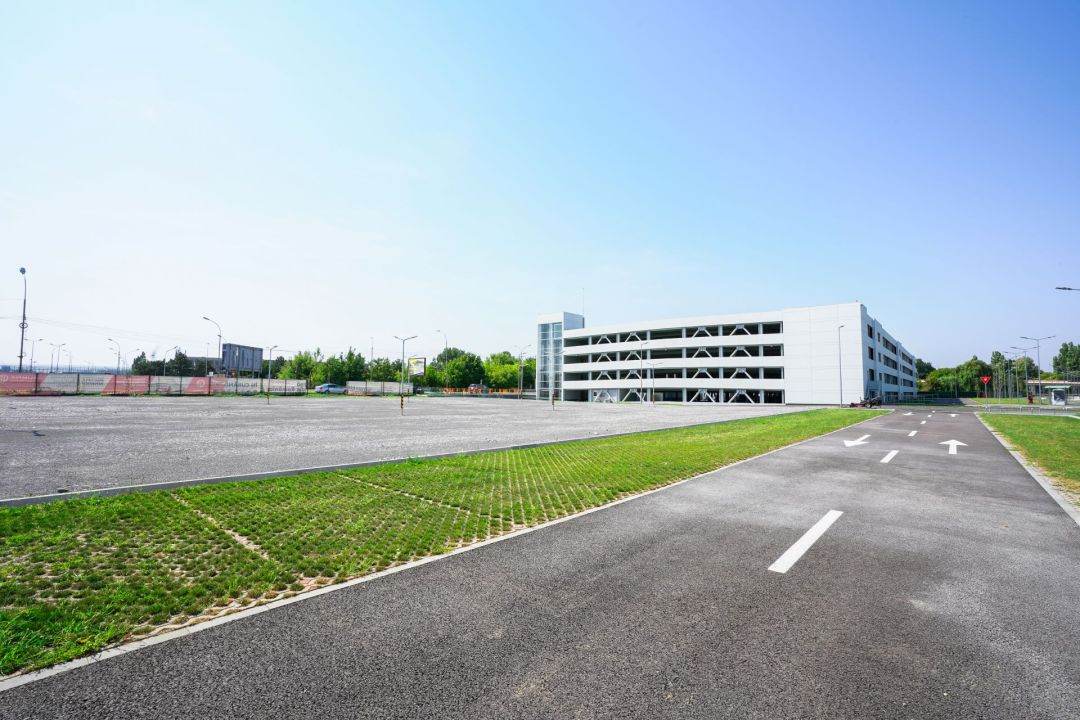 Dronă în apropierea Aeroportului Otopeni: aterizările temporar redirecţionate pe pista secundară